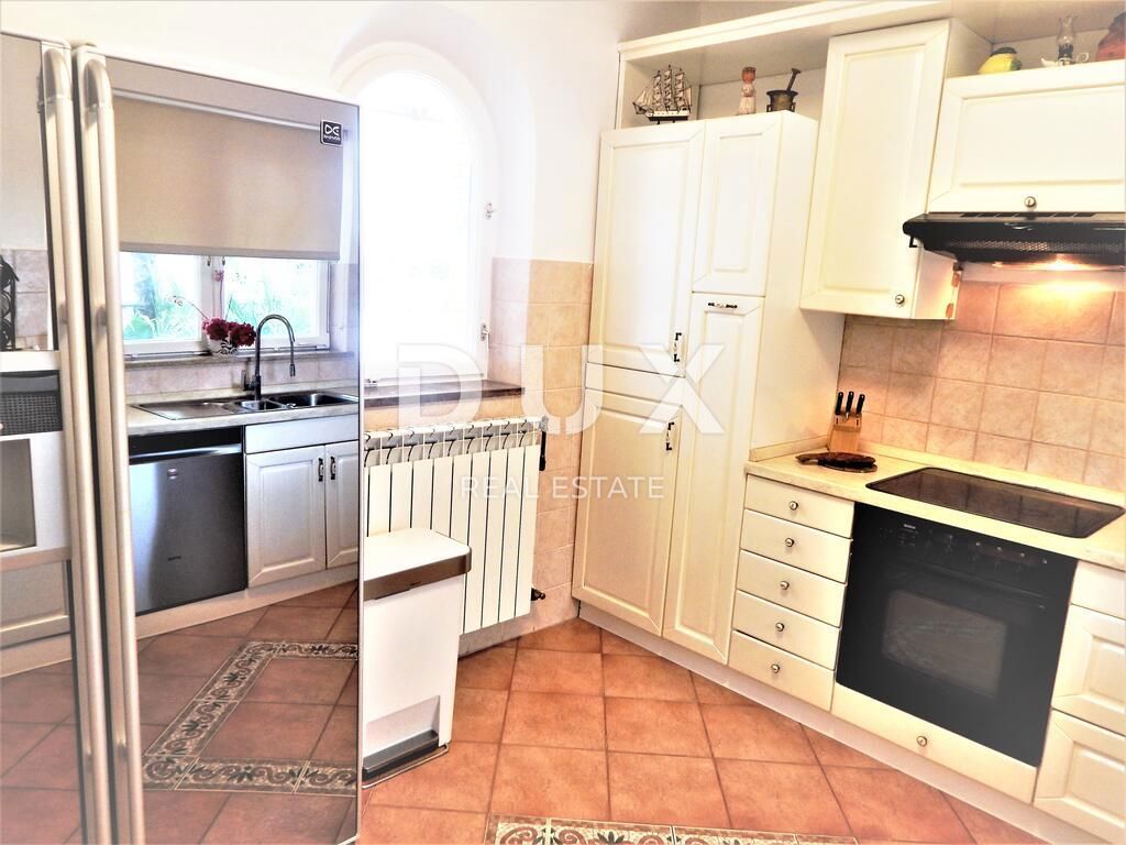 ISTRA, UMAG - Edinstvena vila z bazenom, prva vrsta do morja