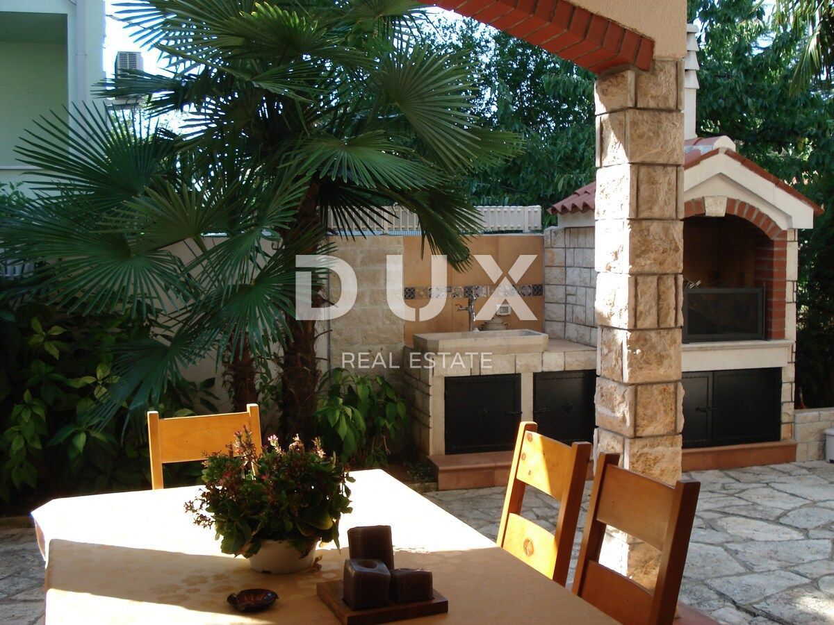 ISTRA, UMAG - Edinstvena vila z bazenom, prva vrsta do morja