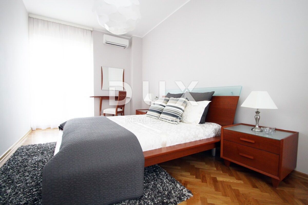 ISTRA, UMAG - Edinstvena vila z bazenom, prva vrsta do morja