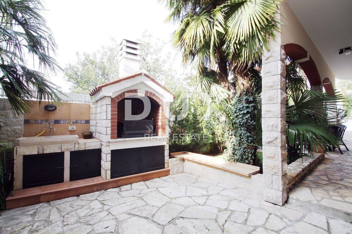 ISTRA, UMAG - Edinstvena vila z bazenom, prva vrsta do morja