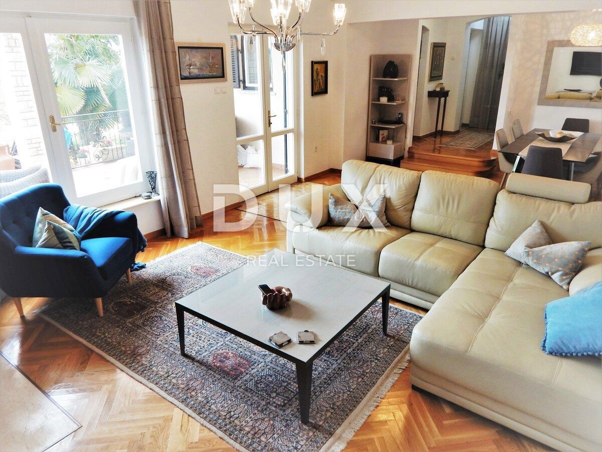 ISTRA, UMAG - Edinstvena vila z bazenom, prva vrsta do morja