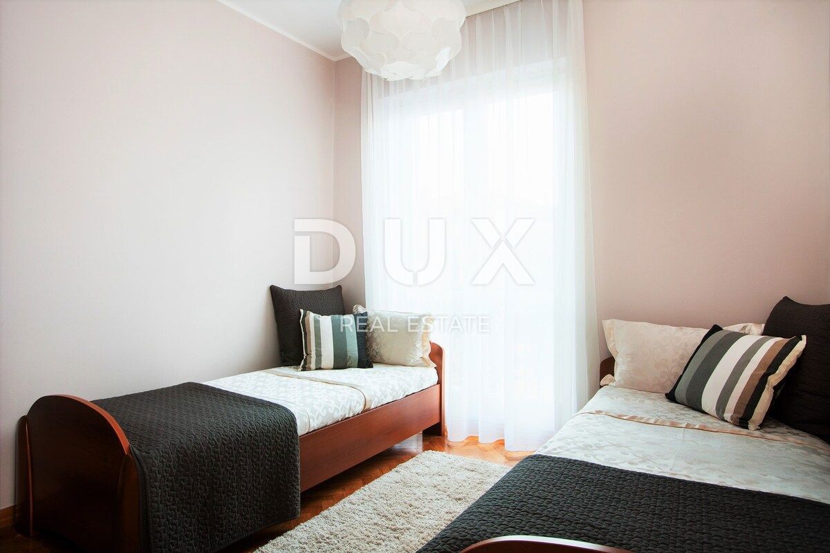 ISTRA, UMAG - Edinstvena vila z bazenom, prva vrsta do morja