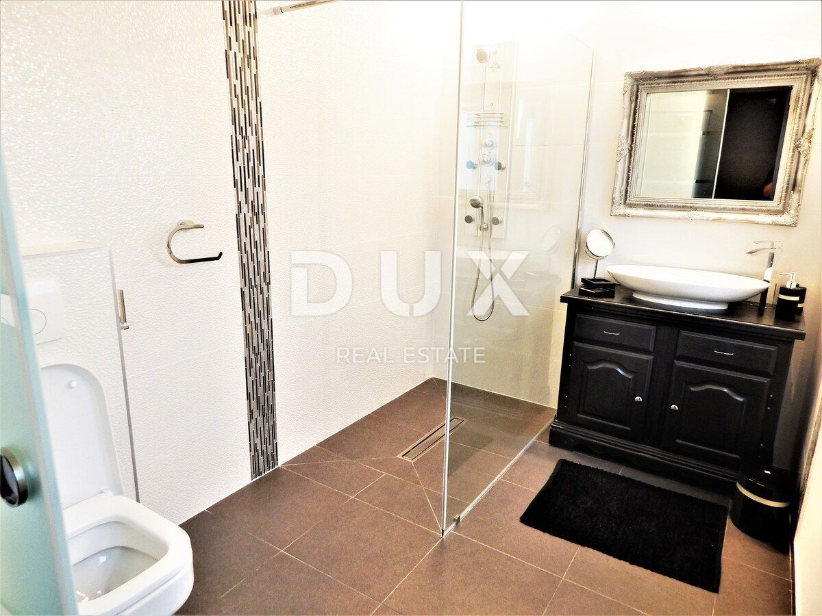 ISTRA, UMAG - Edinstvena vila z bazenom, prva vrsta do morja