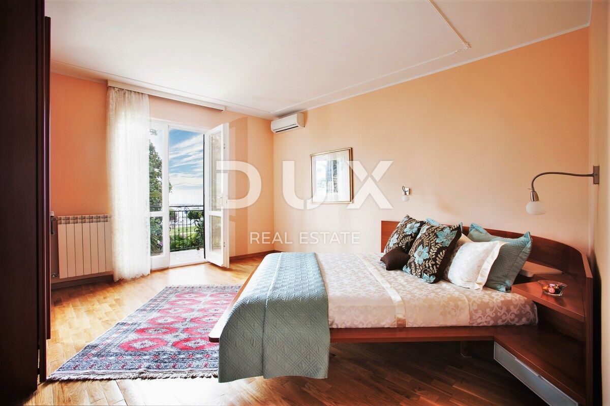 ISTRA, UMAG - Edinstvena vila z bazenom, prva vrsta do morja