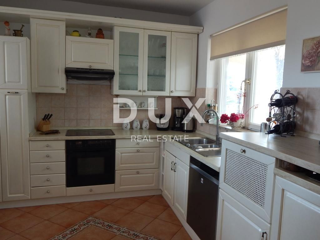 ISTRA, UMAG - Edinstvena vila z bazenom, prva vrsta do morja