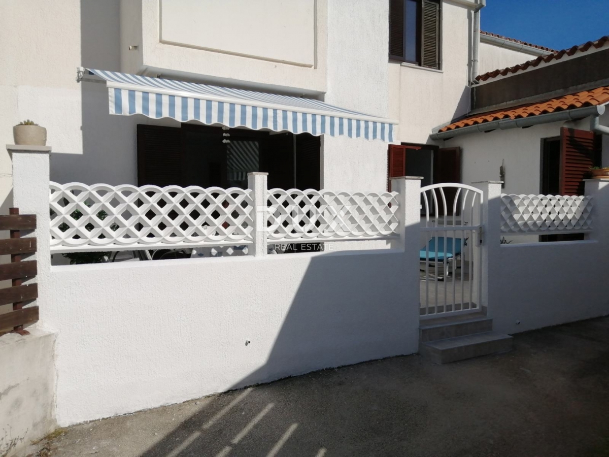 ISTRA, BARBARIGA – Stanovanje naprodaj s teraso