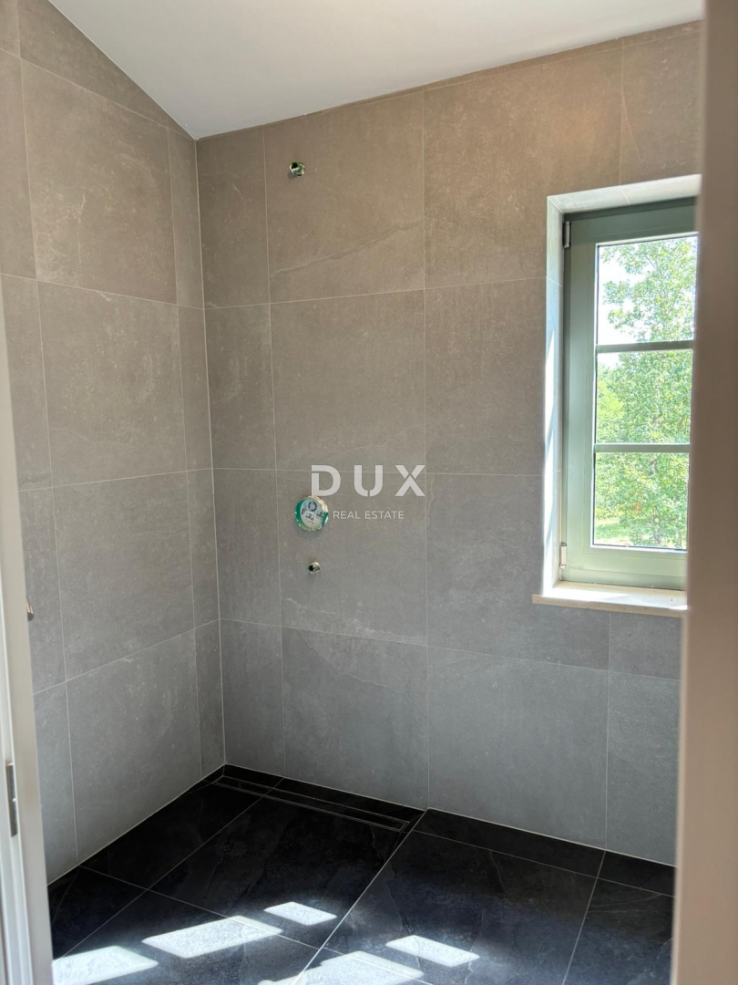 ISTRA, PAZIN - Prodaja mediteranske vile s pogledom na naravo + gradbeno zemljišče