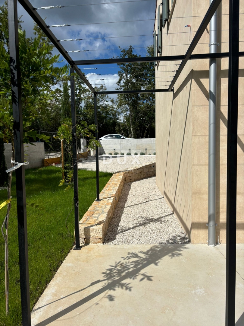 ISTRA, PAZIN - Prodaja mediteranske vile s pogledom na naravo + gradbeno zemljišče