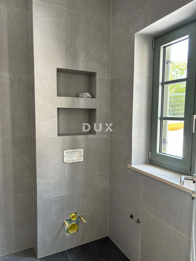 ISTRA, PAZIN - Prodaja mediteranske vile s pogledom na naravo + gradbeno zemljišče