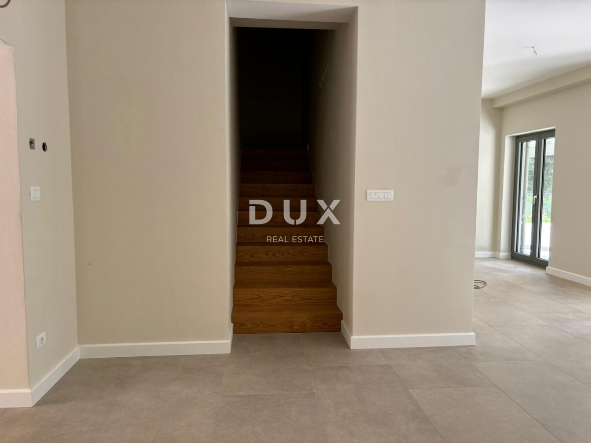 ISTRA, PAZIN - Prodaja mediteranske vile s pogledom na naravo + gradbeno zemljišče