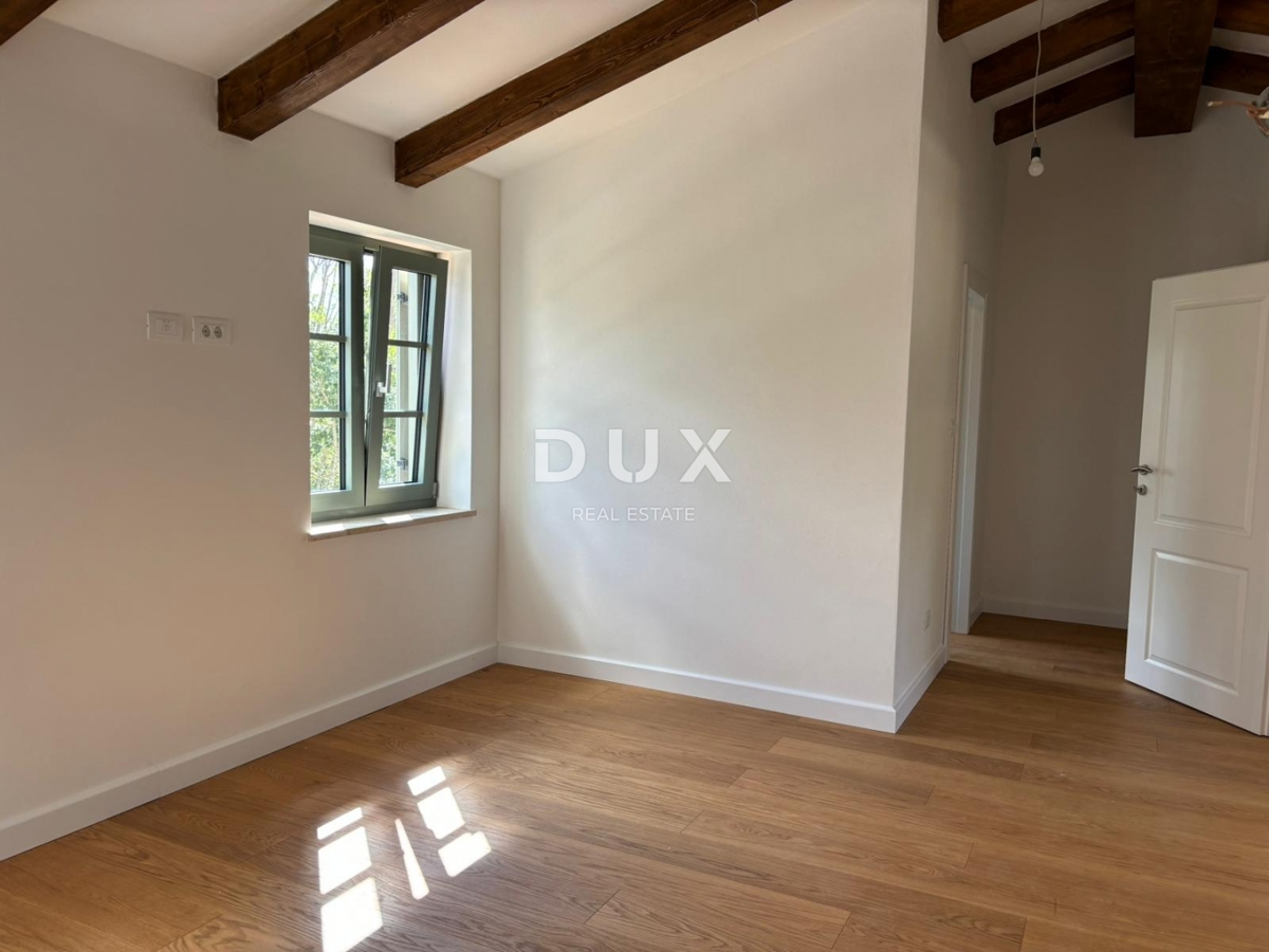 ISTRA, PAZIN - Prodaja mediteranske vile s pogledom na naravo + gradbeno zemljišče