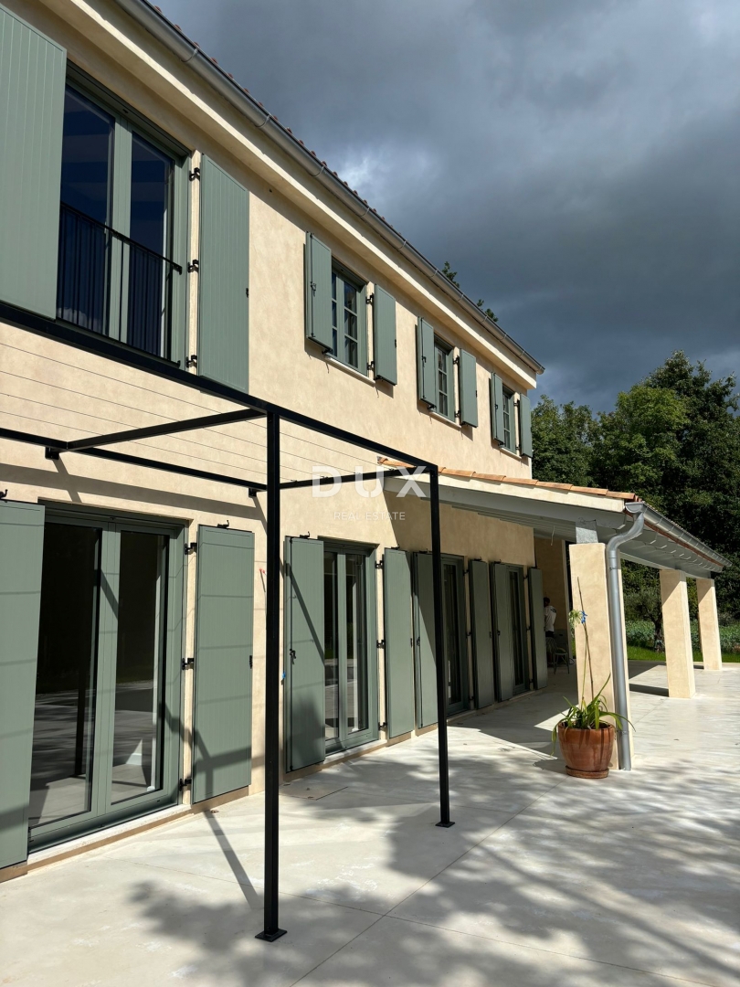 ISTRA, PAZIN - Prodaja mediteranske vile s pogledom na naravo + gradbeno zemljišče