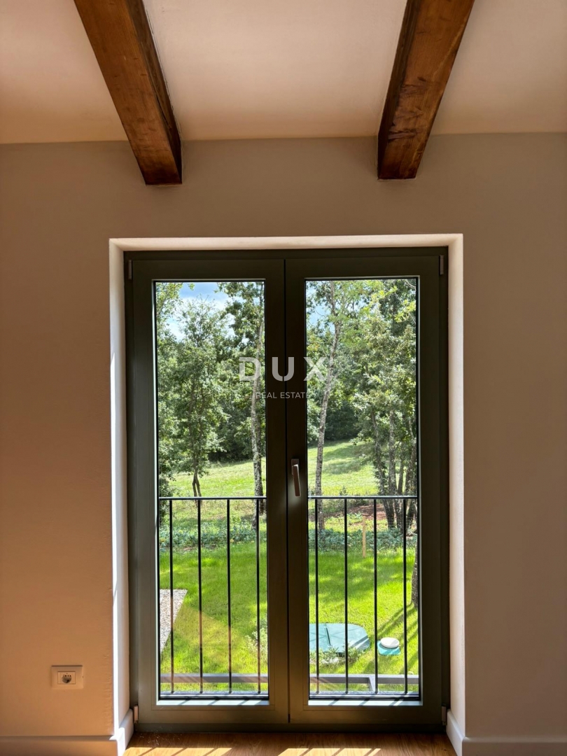 ISTRA, PAZIN - Prodaja mediteranske vile s pogledom na naravo + gradbeno zemljišče