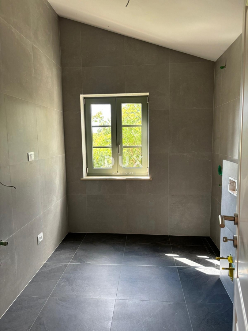 ISTRA, PAZIN - Prodaja mediteranske vile s pogledom na naravo + gradbeno zemljišče