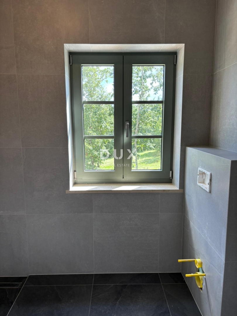 ISTRA, PAZIN - Prodaja mediteranske vile s pogledom na naravo + gradbeno zemljišče