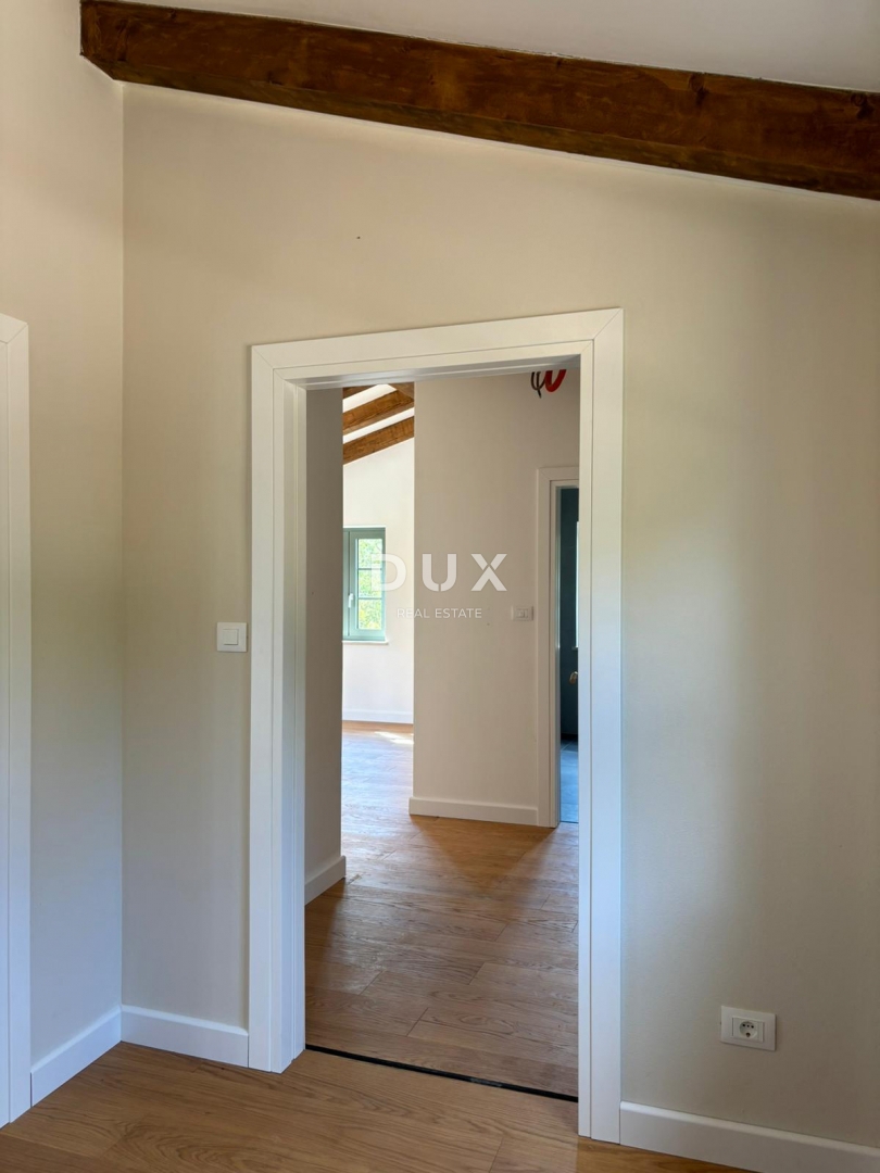 ISTRA, PAZIN - Prodaja mediteranske vile s pogledom na naravo + gradbeno zemljišče