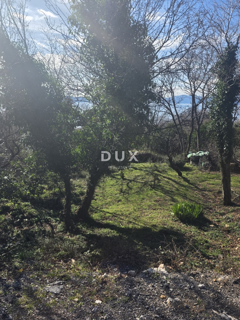 KOSTRENA, ROŽMANIĆI - gradbeno zemljišče 1900m2 s panoramskim pogledom na morje za družinsko vilo / stanovanjsko gradnjo, apartmaji / vile za najem z bazenom