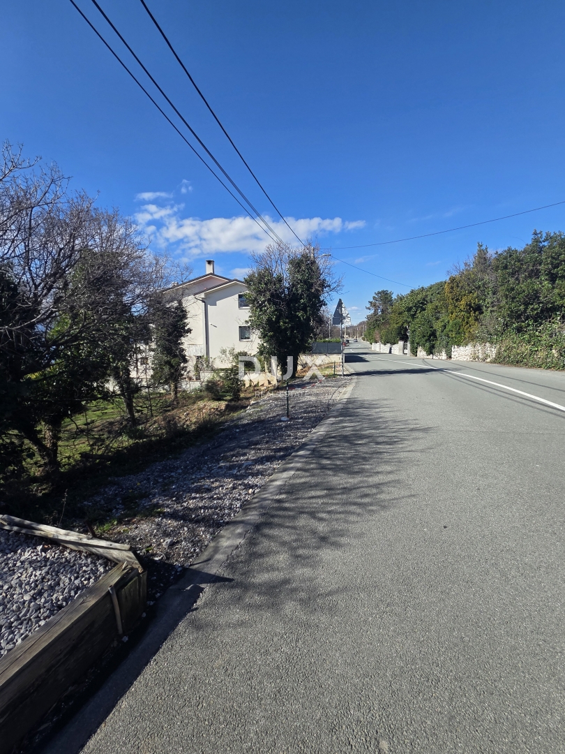 KOSTRENA, ROŽMANIĆI - gradbeno zemljišče 1900m2 s panoramskim pogledom na morje za družinsko vilo / stanovanjsko gradnjo, apartmaji / vile za najem z bazenom