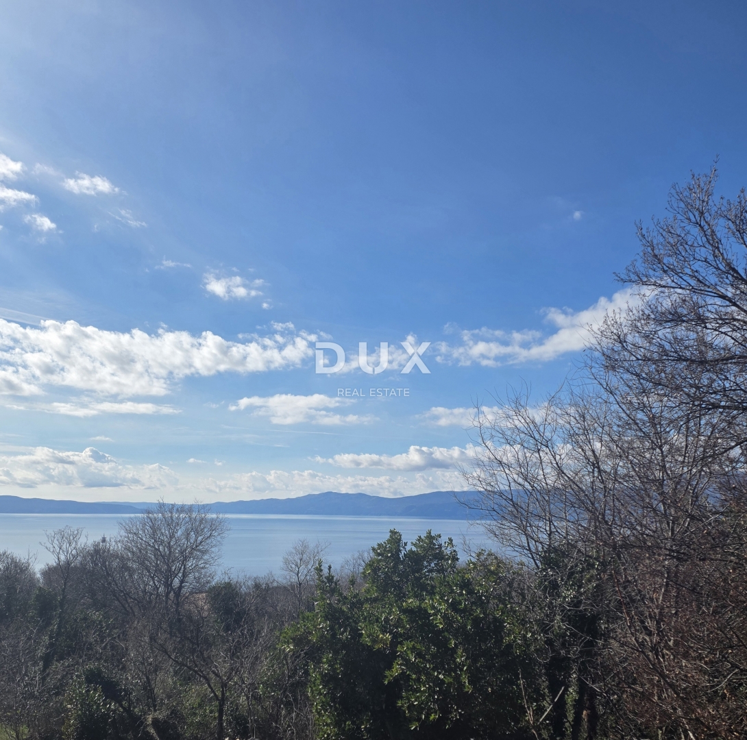 KOSTRENA, ROŽMANIĆI - gradbeno zemljišče 1900m2 s panoramskim pogledom na morje za družinsko vilo / stanovanjsko gradnjo, apartmaji / vile za najem z bazenom