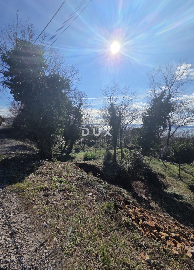 KOSTRENA, ROŽMANIĆI - gradbeno zemljišče 1900m2 s panoramskim pogledom na morje za družinsko vilo / stanovanjsko gradnjo, apartmaji / vile za najem z bazenom