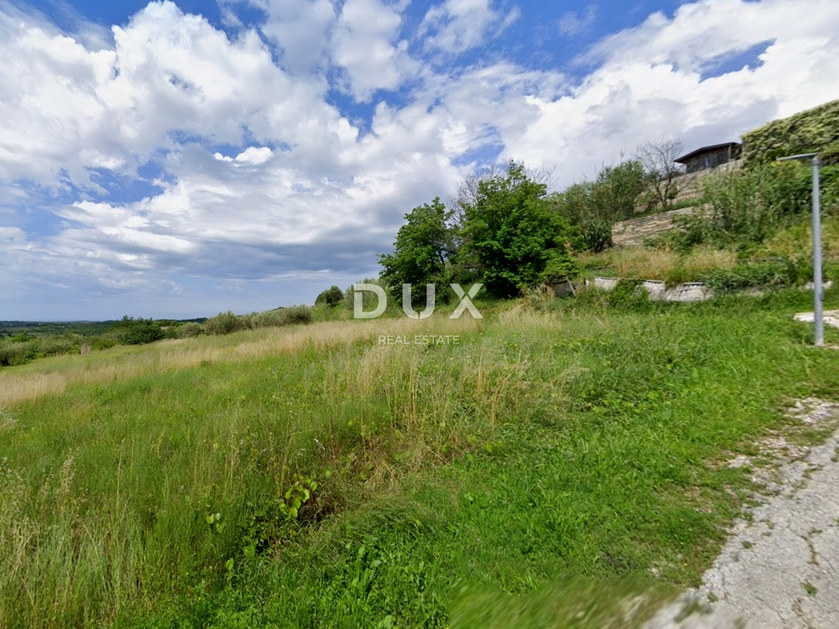 ISTRA, BUJE - Zemljišče z gradbenim dovoljenjem