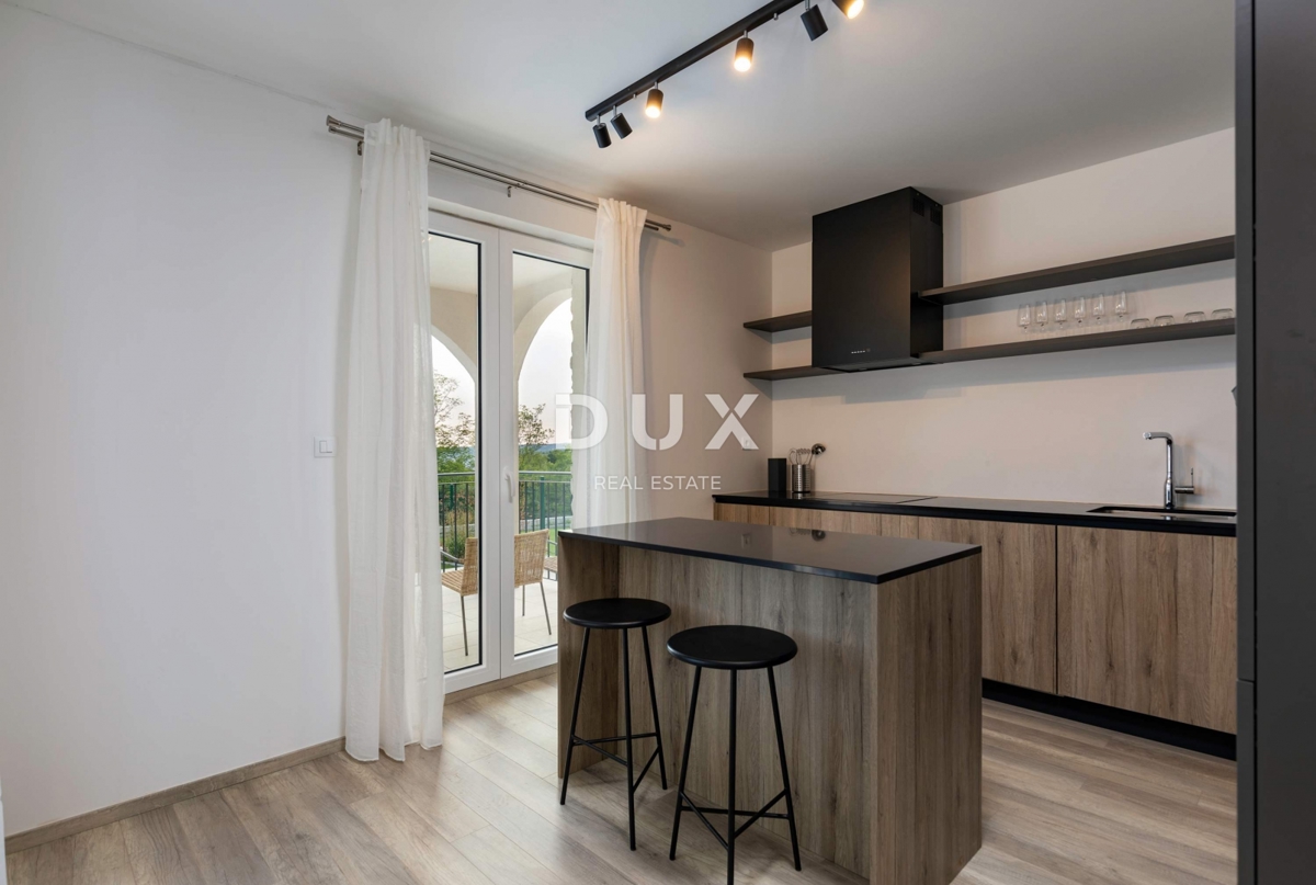 ISTRA, RABAC - Mediteranska hiša z bazenom in pogledom na morje