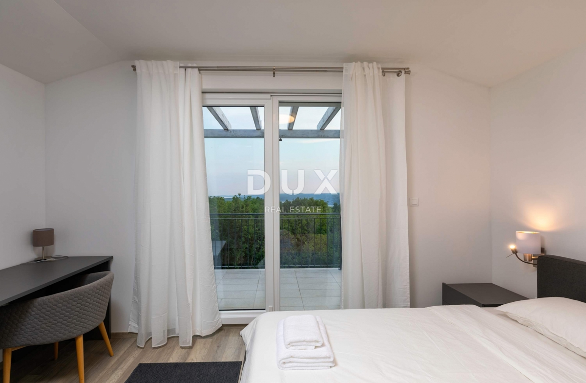 ISTRA, RABAC - Mediteranska hiša z bazenom in pogledom na morje