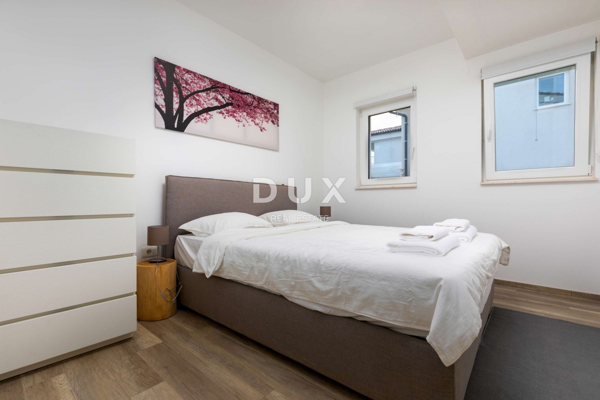 ISTRA, RABAC - Mediteranska hiša z bazenom in pogledom na morje