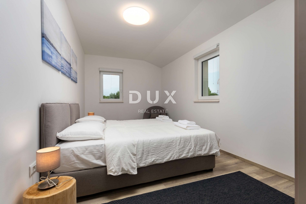 ISTRA, RABAC - Mediteranska hiša z bazenom in pogledom na morje