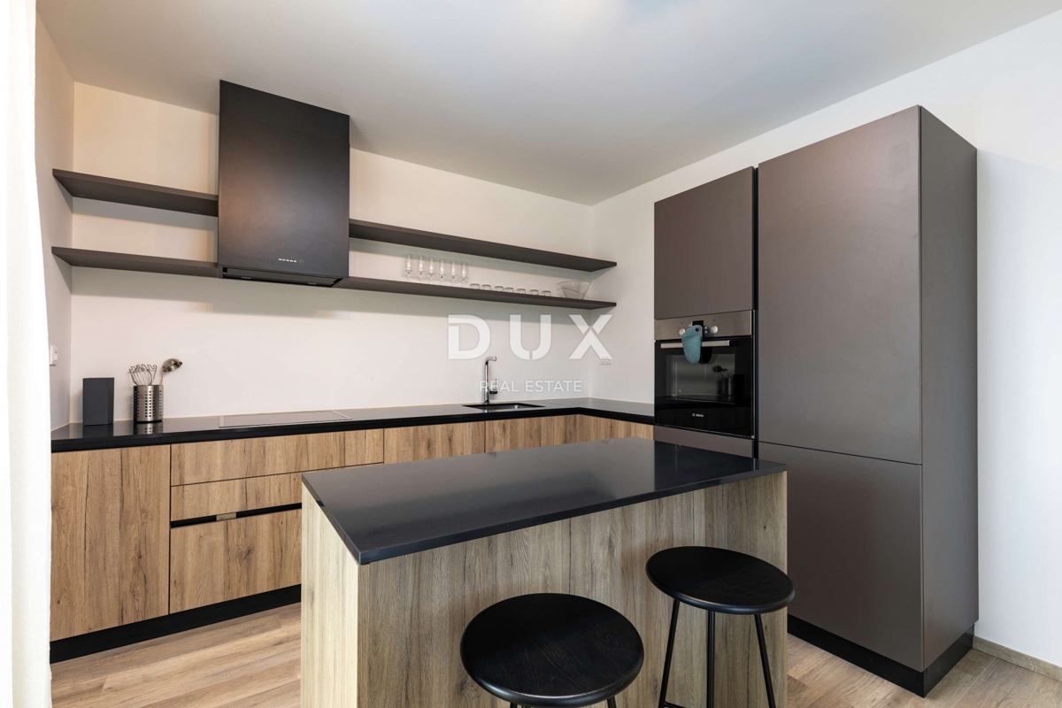 ISTRA, RABAC - Mediteranska hiša z bazenom in pogledom na morje