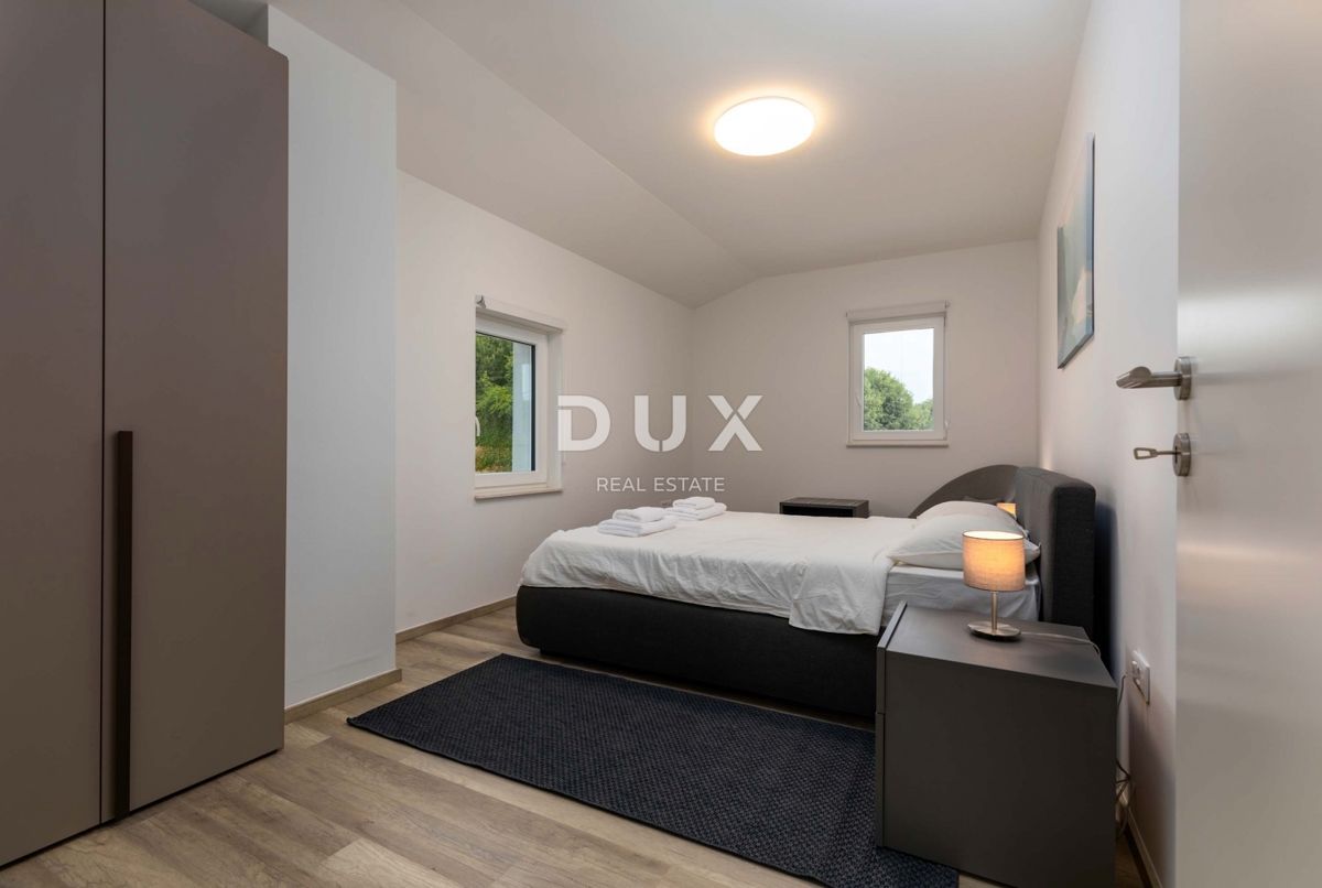 ISTRA, RABAC - Mediteranska hiša z bazenom in pogledom na morje