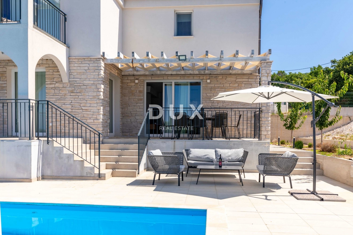 ISTRA, RABAC - Mediteranska hiša z bazenom in pogledom na morje