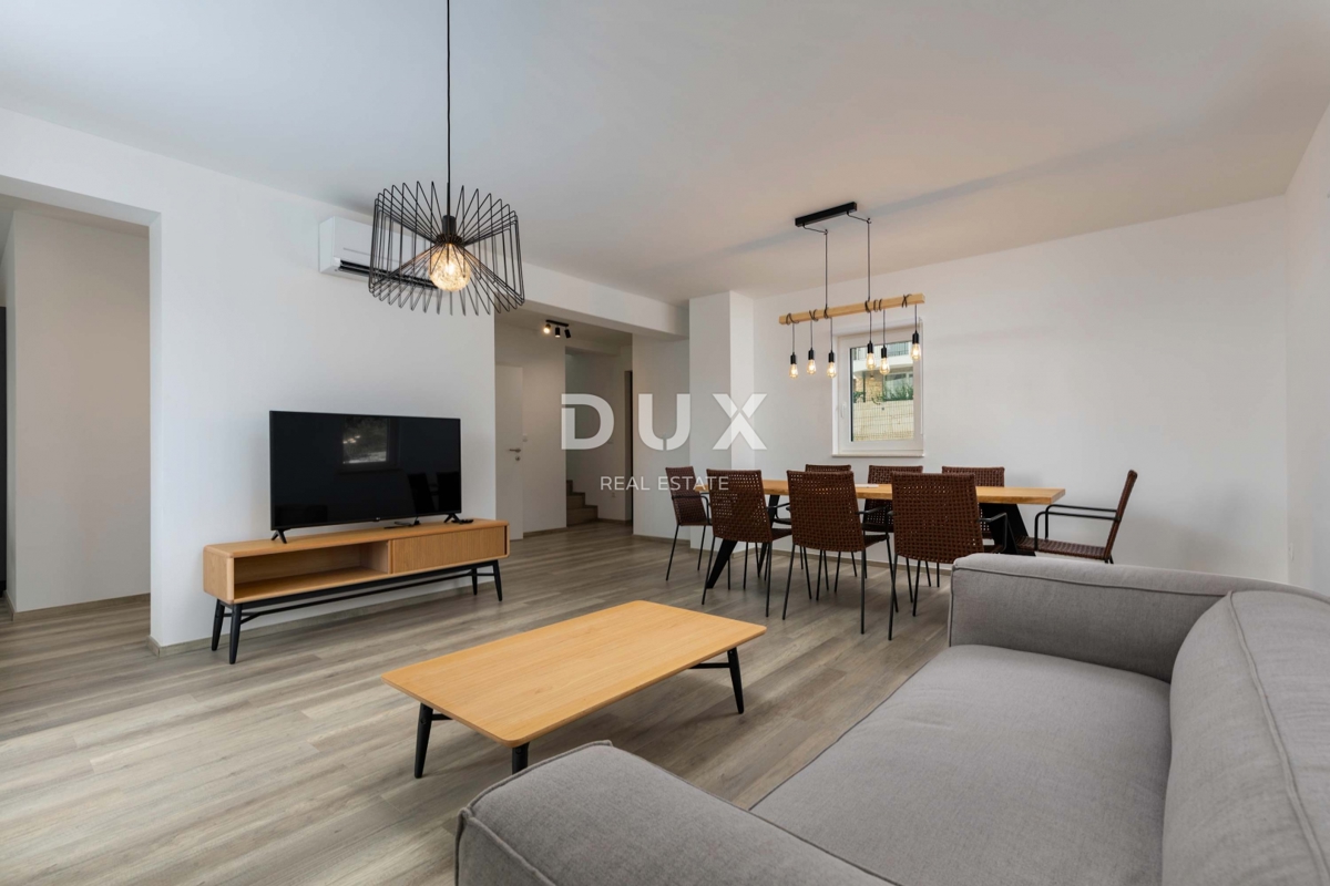 ISTRA, RABAC - Mediteranska hiša z bazenom in pogledom na morje