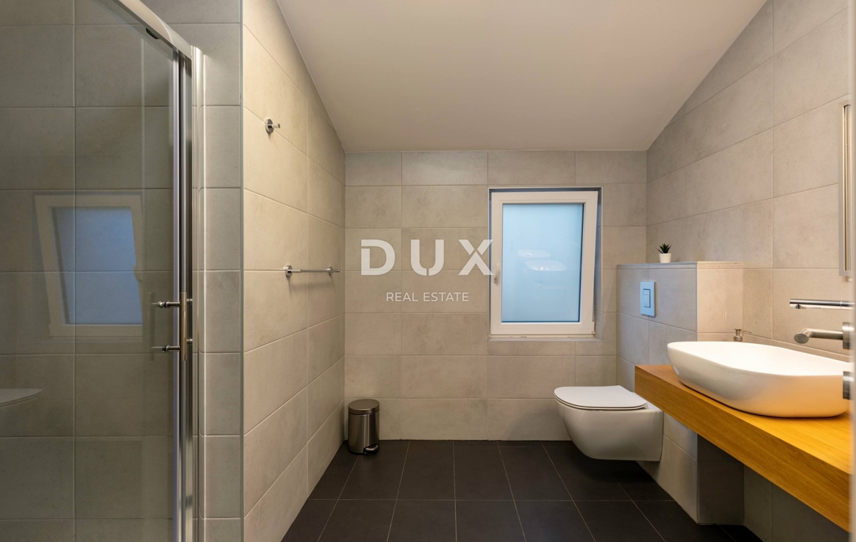 ISTRA, RABAC - Mediteranska hiša z bazenom in pogledom na morje