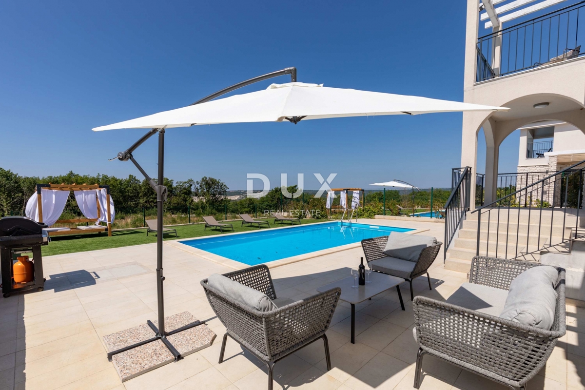 ISTRA, RABAC - Mediteranska hiša z bazenom in pogledom na morje