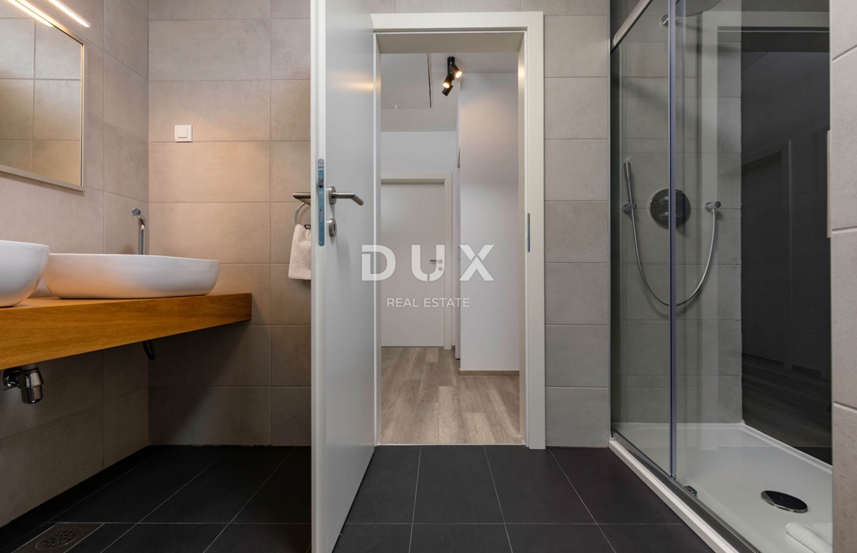 ISTRA, RABAC - Mediteranska hiša z bazenom in pogledom na morje