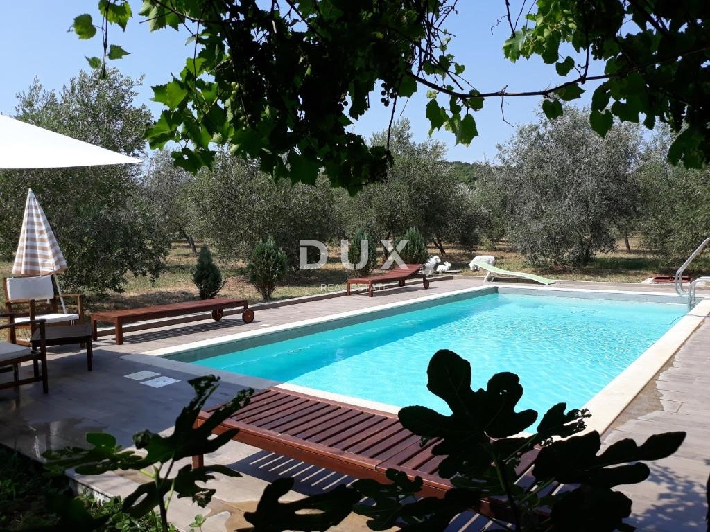 ISTRA, ROVINJ - Hiša z velikim vrtom na mirni lokaciji v bližini morja