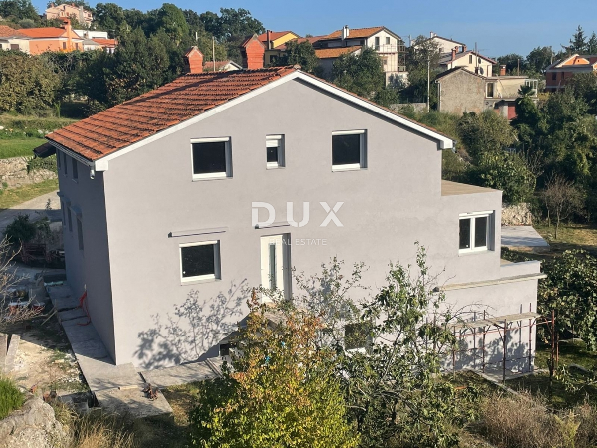 KASTAV, ĆIKOVIĆI - 2 spalnici + dnevna soba s teraso v na novo obnovljeni hiši