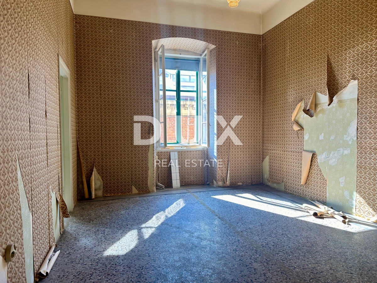 RIJEKA, CENTER - Gospodarsko stanovanje s projektom za 2 stanovanjski enoti! Investicija na elitni lokaciji!