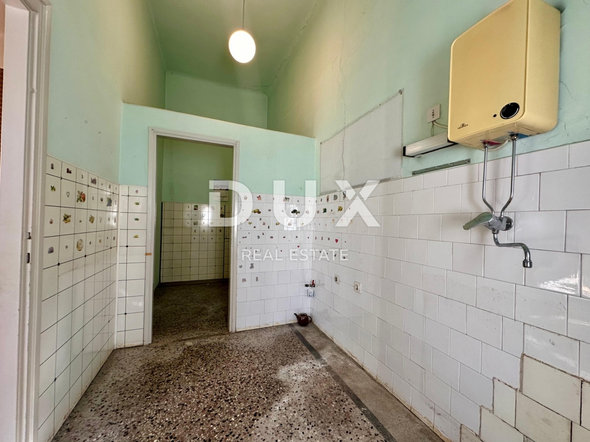 RIJEKA, CENTER - Gospodarsko stanovanje s projektom za 2 stanovanjski enoti! Investicija na elitni lokaciji!