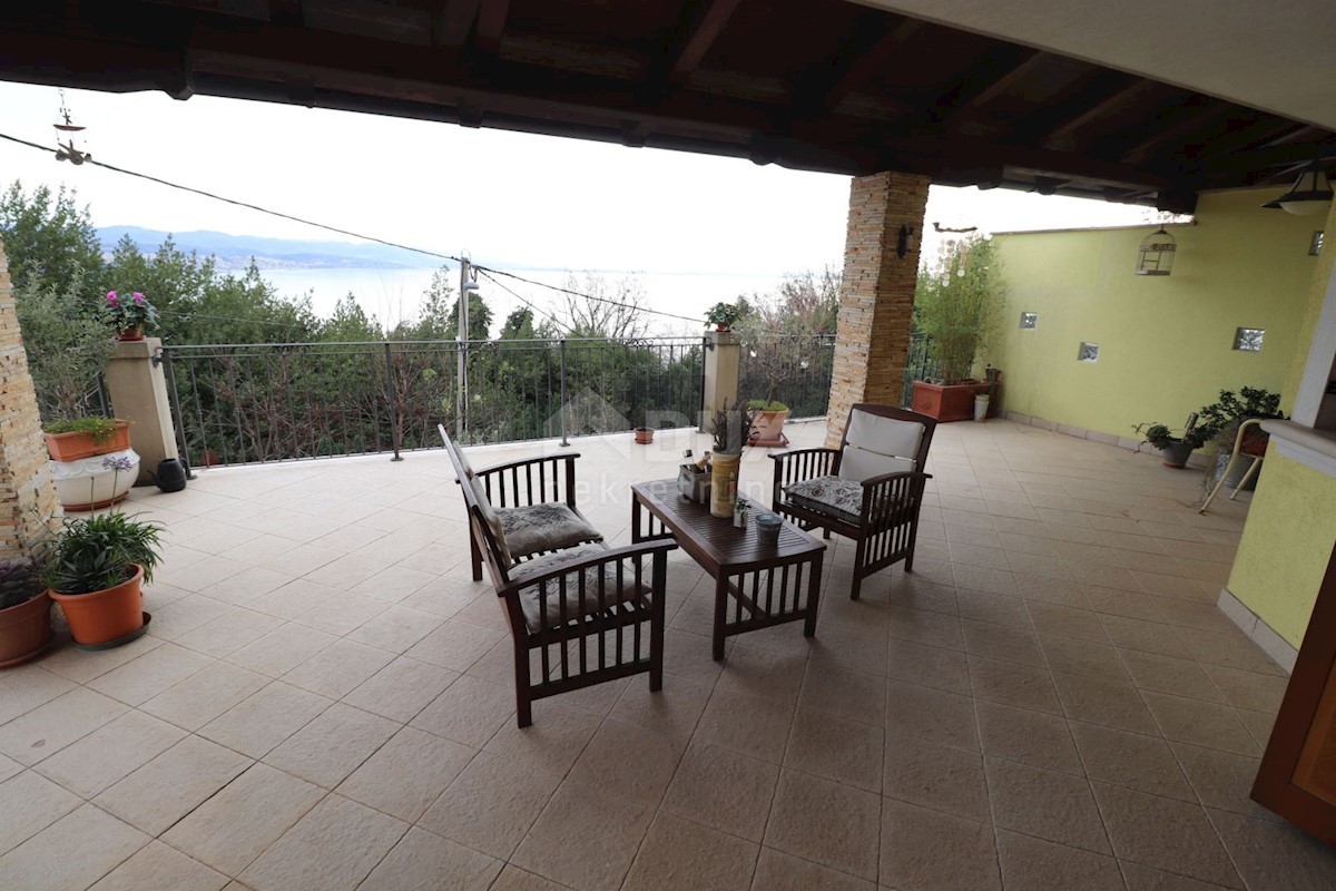 OPATIJA - Kamnita vila s panoramskim pogledom na morje!