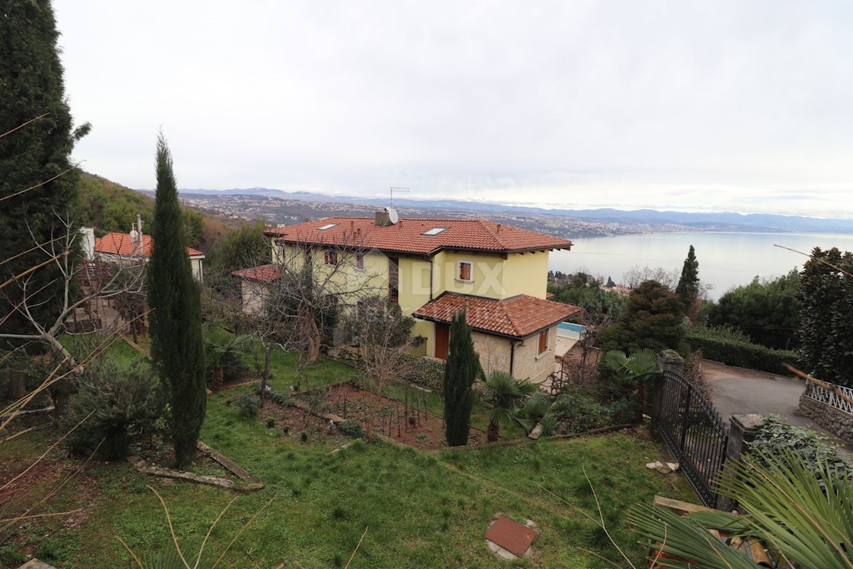 OPATIJA - Kamnita vila s panoramskim pogledom na morje!
