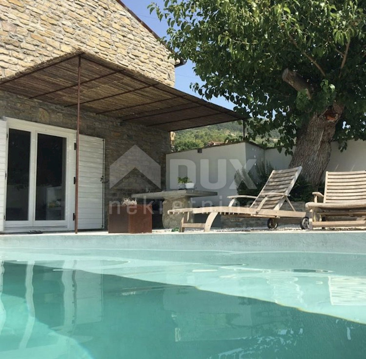 ISTRA, LIVADE - Dizajnerska hiša z bazenom
