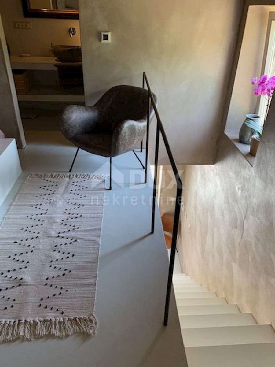 ISTRA, LIVADE - Dizajnerska hiša z bazenom