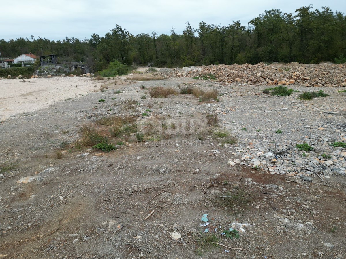 MATULJI, JURDANI, MALI BRGUD- gradbeno zemljišče 17065m2 (9000m2 zazidljivo) stanovanjski objekt - stanovanja ali poslovno-stanovanjski objekt/ hala/ poslovni objekt/ suha marina/ odprto skladišče