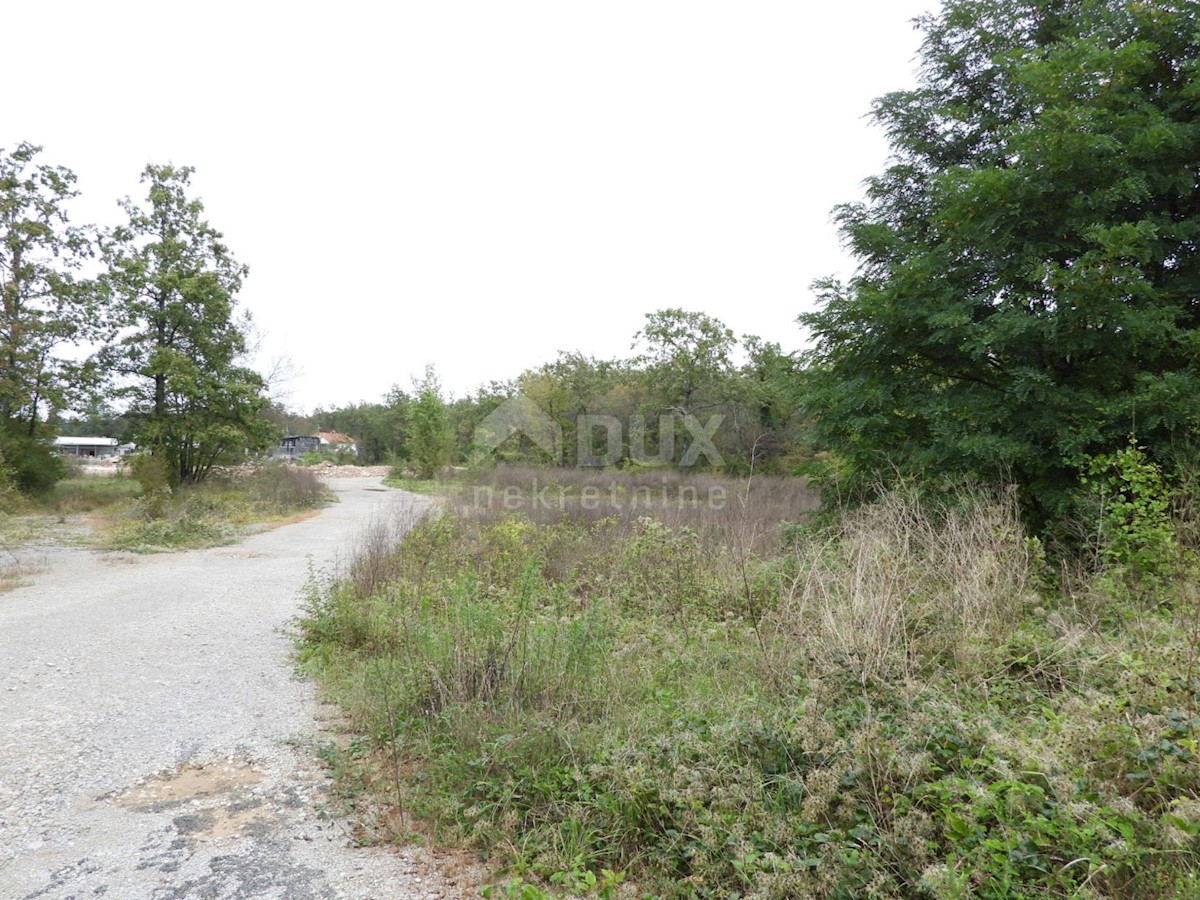 MATULJI, JURDANI, MALI BRGUD- gradbeno zemljišče 17065m2 (9000m2 zazidljivo) stanovanjski objekt - stanovanja ali poslovno-stanovanjski objekt/ hala/ poslovni objekt/ suha marina/ odprto skladišče