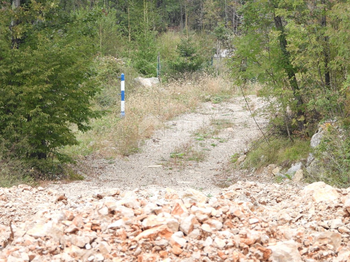 MATULJI, JURDANI, MALI BRGUD- gradbeno zemljišče 17065m2 (9000m2 zazidljivo) stanovanjski objekt - stanovanja ali poslovno-stanovanjski objekt/ hala/ poslovni objekt/ suha marina/ odprto skladišče