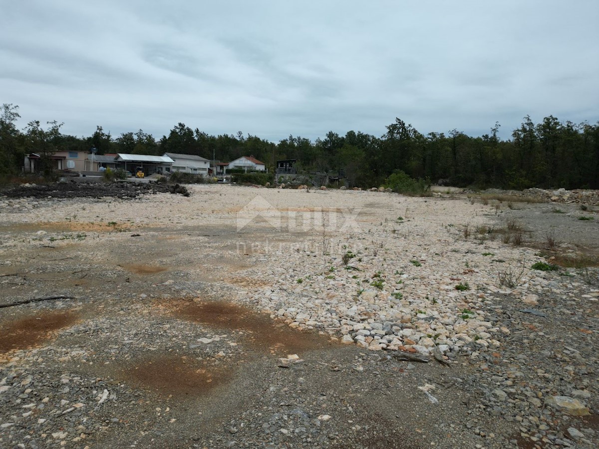 MATULJI, JURDANI, MALI BRGUD- gradbeno zemljišče 17065m2 (9000m2 zazidljivo) stanovanjski objekt - stanovanja ali poslovno-stanovanjski objekt/ hala/ poslovni objekt/ suha marina/ odprto skladišče