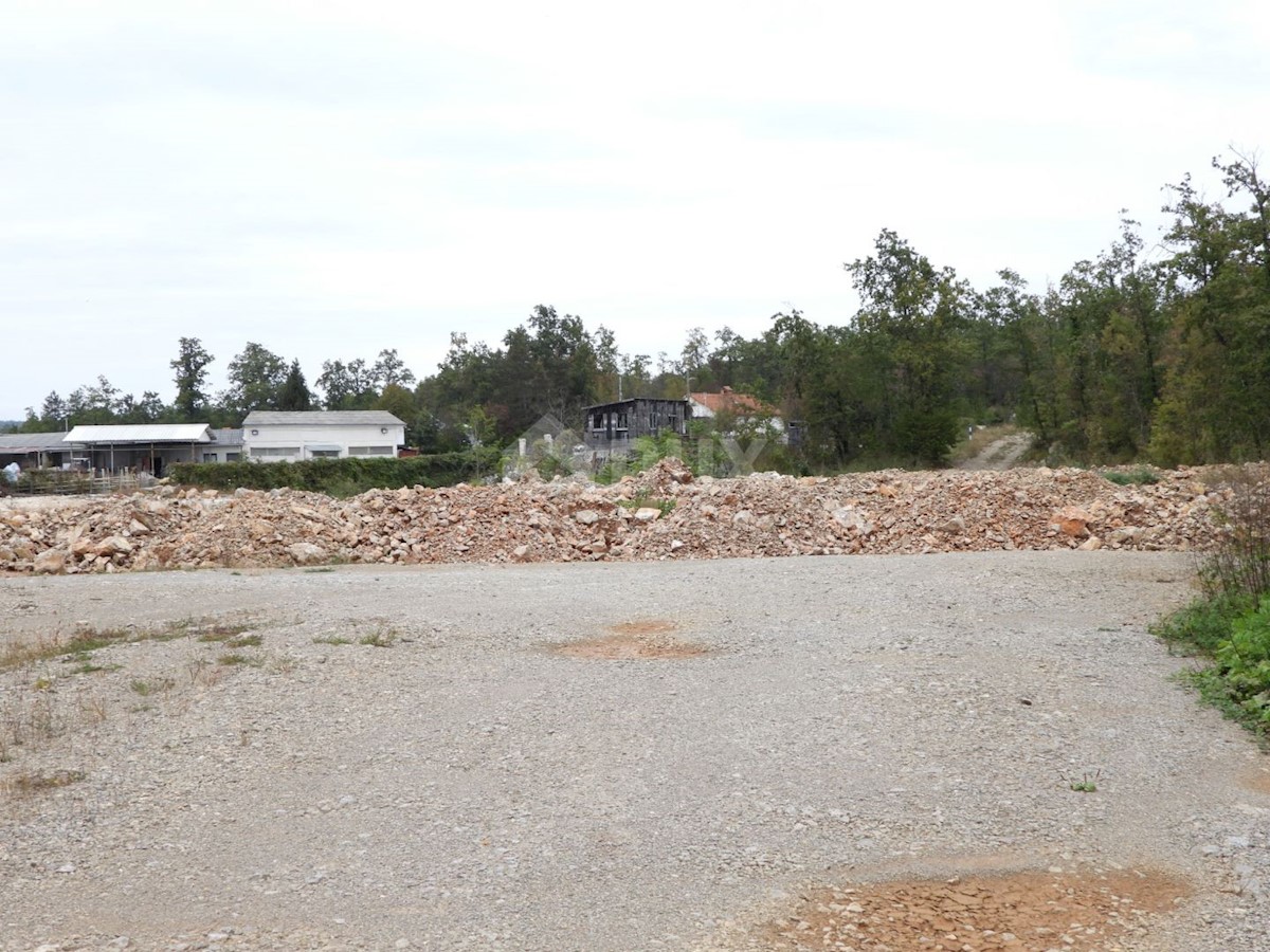 MATULJI, JURDANI, MALI BRGUD- gradbeno zemljišče 17065m2 (9000m2 zazidljivo) stanovanjski objekt - stanovanja ali poslovno-stanovanjski objekt/ hala/ poslovni objekt/ suha marina/ odprto skladišče