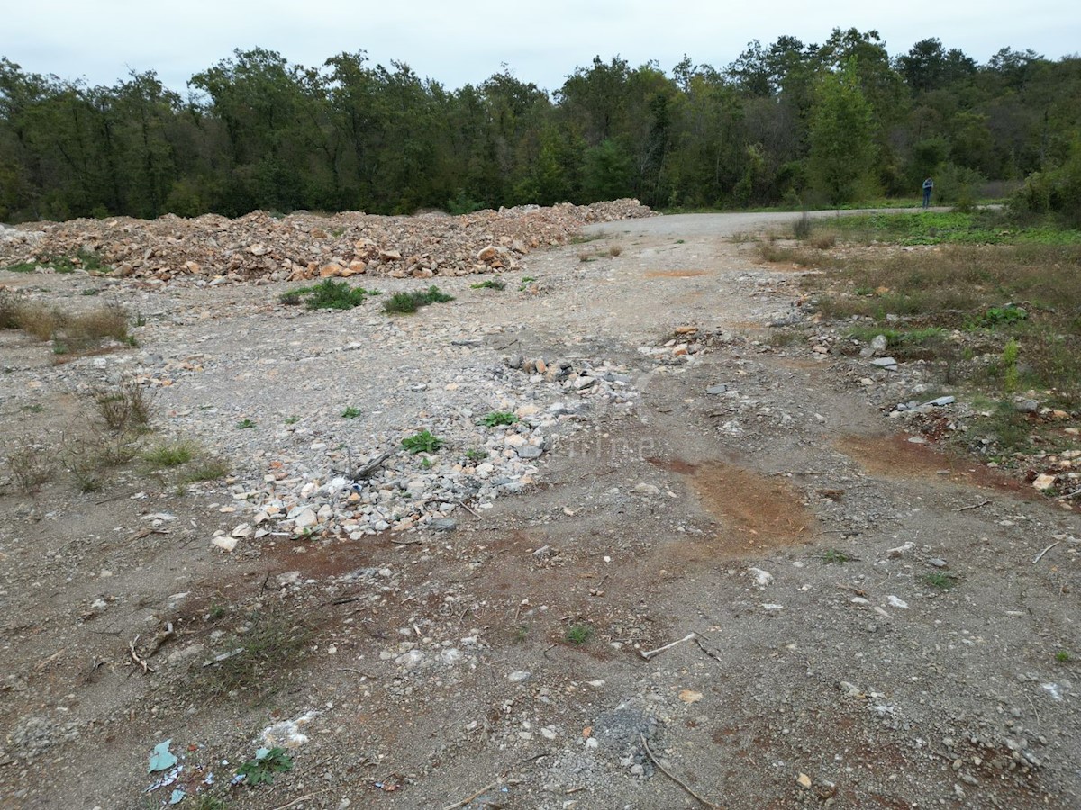 MATULJI, JURDANI, MALI BRGUD- gradbeno zemljišče 17065m2 (9000m2 zazidljivo) stanovanjski objekt - stanovanja ali poslovno-stanovanjski objekt/ hala/ poslovni objekt/ suha marina/ odprto skladišče